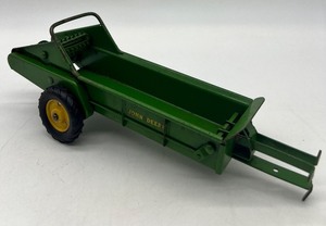 lot 217 image: Vintage John Deere Ertl Manure Spreader Toy