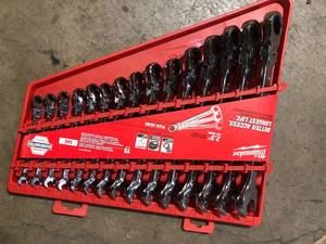 Milwaukee 144-Position Flex-Head Ratcheting Combination Wrench Set SAE (15-Piece)   Customer Returns See Pictures