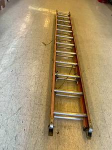 lot 203 image: Keller 24 Fiberglass Extension Ladder Model 5124