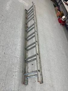 lot 212 image: Extension Ladder