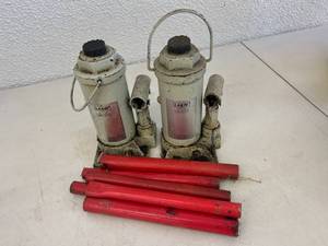 lot 213 image: 2 Larin 6 Ton Floor Jacks