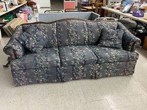 lot 238 image: Sofa
