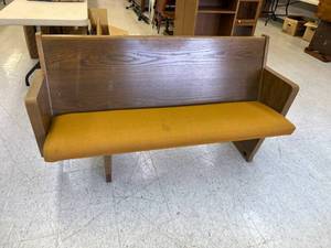 lot 252 image: Bench