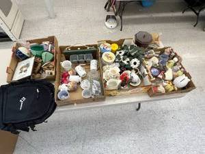 lot 259 image: Everything on Table