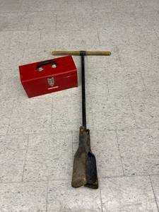 lot 261 image: Post Hole Digger & Tool Box