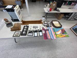 lot 268 image: Everything on Table - Home Decor