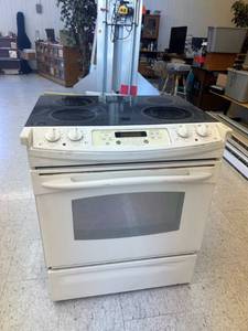 lot 270 image: GE Profile Glass Top Range