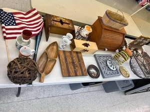 lot 278 image: Everything on Table