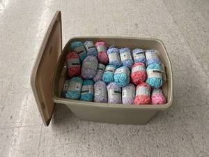 lot 293 image: Tote Full of Yarn
