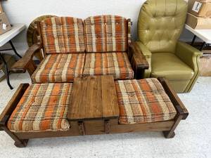 lot 301 image: Furniture