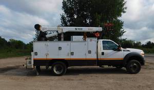 lot 1 image: 2016 Ford F550 Super Duty Service Truck with Crane
