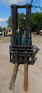 lot 8 image: 2015 Mitsubishi FGC20CN 4000lb LP Forklift
