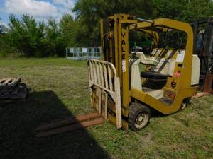 lot 28 image: Yale SPE-050 36 Volt Electric Forklift - For Parts or Repair
