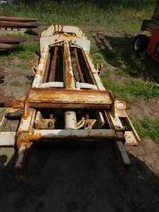 lot 29 image: 30 Forklift Slider Mast off of Ingersoll Rand Tractor Lift