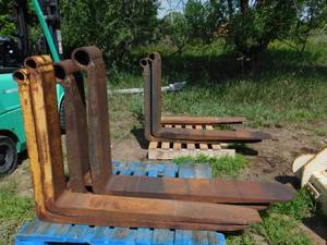 lot 35 image: 2 - Sets of Forklift Forks