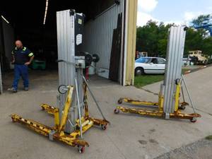 lot 42 image: 2 -  Sumner MFG Material Lifts for Parts or Repair