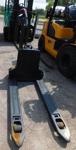 lot 44 image: Big Joe LPT33 Electric Pallet Jack