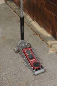 lot 160 image: 1.5 Ton Hydraulic Floor Jack