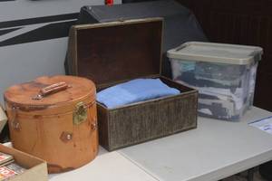 lot 174 image: Containers and tote of fabric