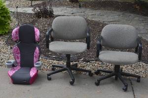 lot 185 image: 2 office chairs and car seat
