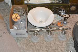 lot 113 image: Lights and sink