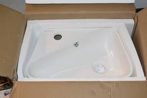 lot 114 image: Ceramic Wall Hung Sink