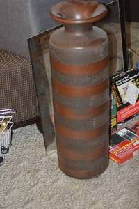 lot 120 image: Large Vase