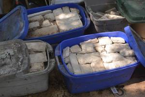 lot 9 image: 4 Containers of New Siding