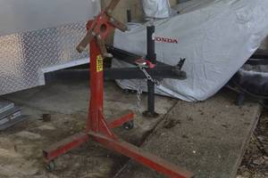 lot 11 image: Engine stand