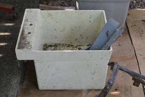 lot 14 image: utility sink with legs