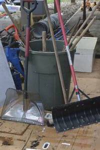 lot 19 image: Various Hand Tools and garbage can