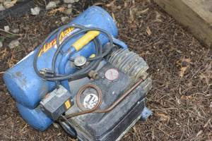 lot 20 image: Airmax 1.5 HP Compressor