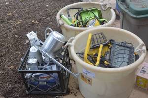 lot 23 image: 3 containers of various lights