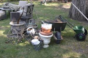 lot 45 image: lot of gardenflower pots