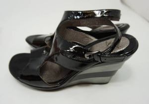 lot 10 image: Sofft NWB Ladies Adelina Black Patent Leather Wedge-Heel Open-Toe Sandal Shoes Womens Size 8.5M