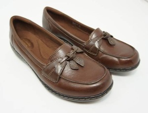 lot 18 image: Clarks NWB Ashland Bubble Brown Leather Tassel Loafers Flats Shoe  Womens 9W