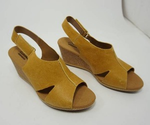 lot 29 image: Clarks Hello Float4 9W