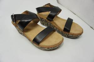 lot 31 image: Vionic Cancun 9