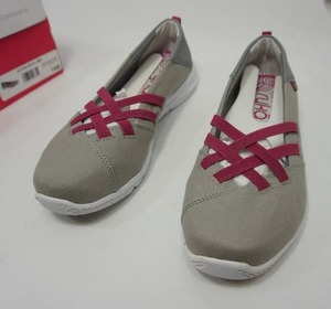 lot 33 image: Ryka 9