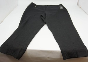 lot 87 image: RYAN WYTHE Womans NWT Size 22w Black Textured Wide Leg Capri Pant Double ClipPocket Zipper Front