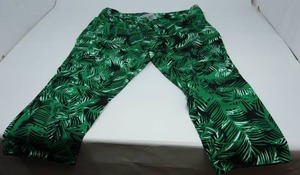 lot 92 image: Roz & Ali TheSmartFit Womans Size 22 NWT Capri Pant Double ClipButton Zipper Front Hawaiian Tropical Palm Print