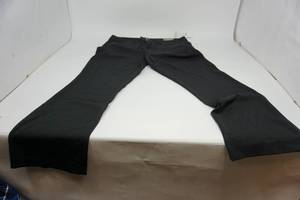 lot 93 image: Maurices Womans NWT Size 20R Black Slim Boot Mid-Rise Capri Pant Double Pockets ClipButton Zipper Front