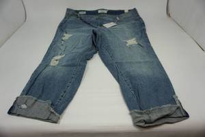 lot 109 image: TORRID Denim Womans NWT Size 24 Designer Ragged Blue Denim Capri CutOff Jeans Pant
