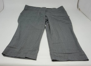lot 113 image: Maurices Womans NWT Size 24 Smart Capri Grey Stretch Band Pant Double Pockets 3 Clip Zipper Front