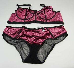 lot 127 image: Torrid Womans Size 3x BlackRedPink Heart Longline Underwire Bralette wMatching Panty NWT