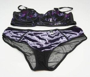 lot 128 image: Torrid Womans Size 3x Very Berry BlackPurple Heart Longline Underwire Bralette wMatching Panty NWT
