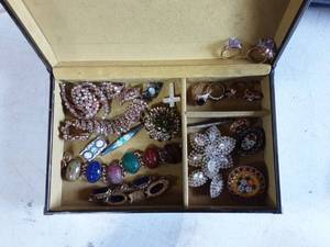 lot 6 image: Jewelry Box With Contents