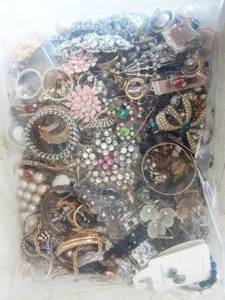 lot 10 image: Bag Lot Of Assorted Jewelry