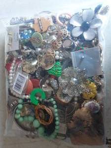 lot 19 image: Bag Lot Of Assorted Jewelry