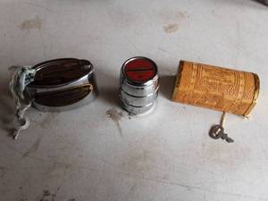 lot 27 image: 3-Coin Banks (2 Keys)